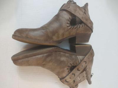Rampage Criss Cross Strap Ankle Zip  Booties Size 7 - Thumbnail 6
