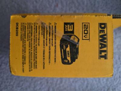 DEWALT DCB200 30 Ah 20V LiIon Premium Battery - Thumbnail 4