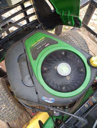 John Deere lawn tractor - Thumbnail 5