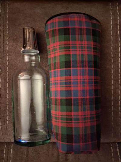 TEACHERS SCOTCH LIQUOR TARTAN BAG WITH GLASS SCOTCH BOTTLE - Thumbnail 1