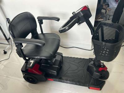 scout3 Compact Travel Scooter - Thumbnail 3