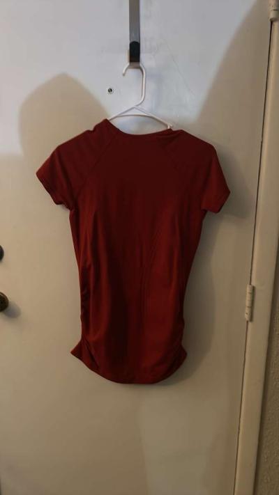 Athleta Red Activewear Top Size M Running Exercise Workout - Thumbnail 2
