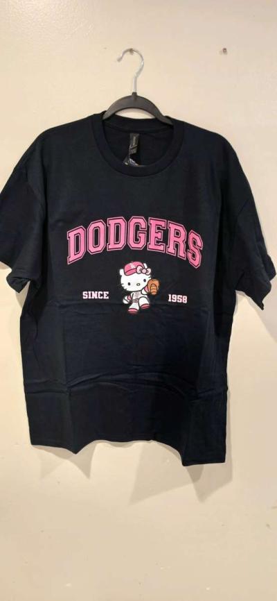 dodgers hello kitty t shirt large - Thumbnail 2
