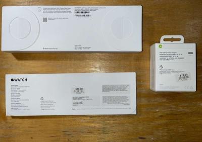 Siri 10 Apple Watch with charger and port - Thumbnail 2