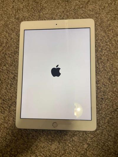 Apple iPad - Thumbnail 2