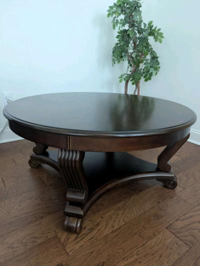 Round coffee table - Norristown, Pennsylvania