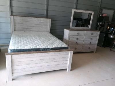 Ashley furniture Queen size bedroom set - Thumbnail 2