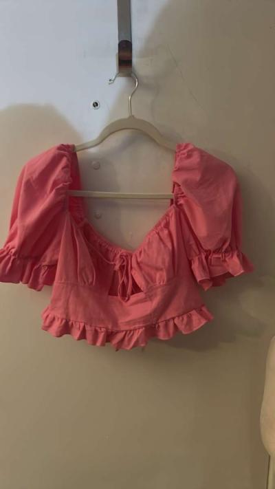 SHEIN Sweetheart Cut Out Tie Front Ruffle Trim Crop Top Barb - Thumbnail 5