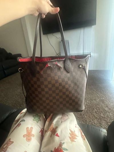 Authentic Louis Vuitton q MM in Damier Ebene - Thumbnail 2