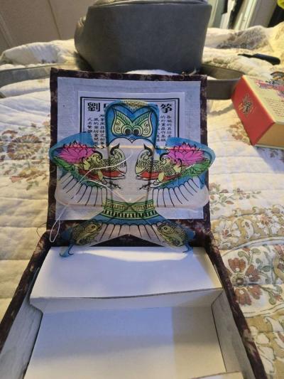 vintage weifang minature kite in display box - Thumbnail 3