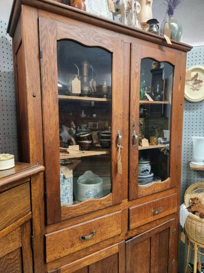 beautiful vintage cabinet or cupboard - Thumbnail 2