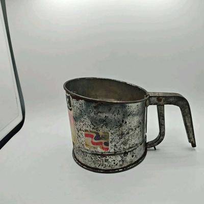 Vintage Bromco Flour Sifter kitchen Squeeze Handle farmhouse - Thumbnail 3