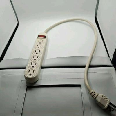 Belkin 6Outlet Power Strip with fivefoot cord White - Thumbnail 4