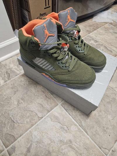 Jordan retro five olive size 10 men - Thumbnail 2