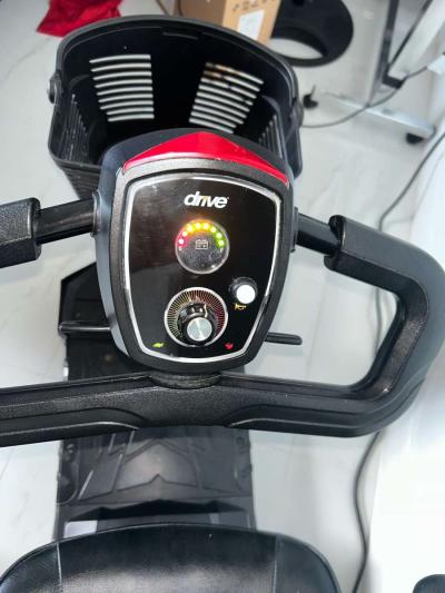 scout3 Compact Travel Scooter - Thumbnail 2