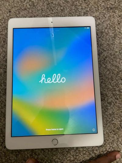 Apple iPad - Thumbnail 3