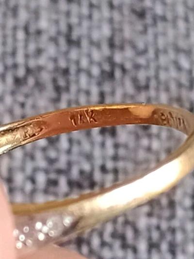 14K Yellow Gold Emerald stone engagement ring size 7 - Thumbnail 4