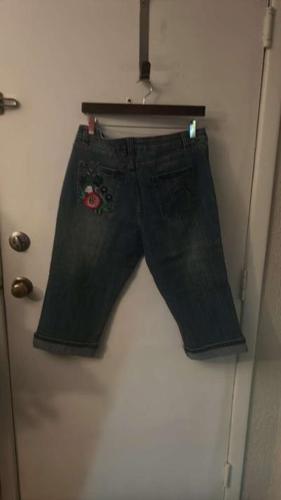 Boston Proper Embroidered Capri Shorts Size 16 - Thumbnail 2