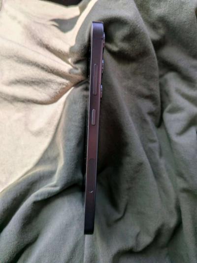 Samsung Galaxy S24 Plus with Otter Box Case - Thumbnail 4