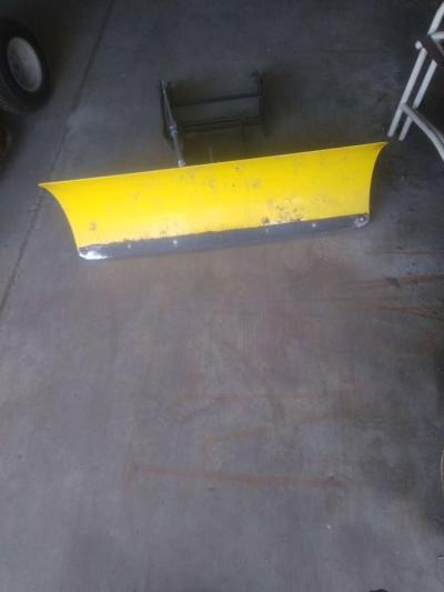 John deere plow - Thumbnail 2