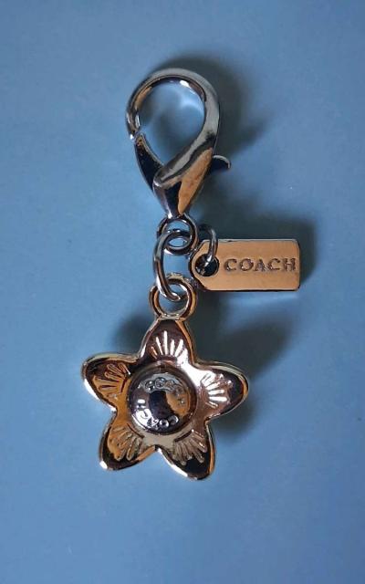 COACH FLOWER BAG CHARM KEYCHAIN OR ZIPPER PULL - Thumbnail 1