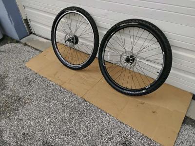 2 Schwinn Bicycle Front  Rear Rims Tires OEM Like New - Thumbnail 3