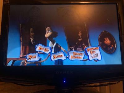 Two flat screen TVs - Thumbnail 2