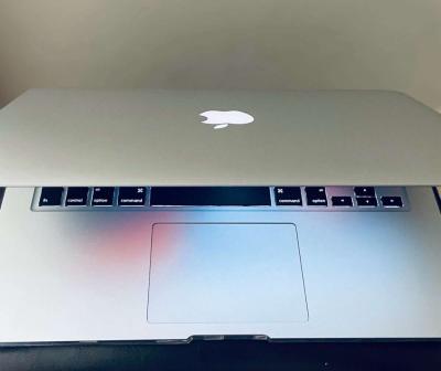 MacBook Air - Thumbnail 3