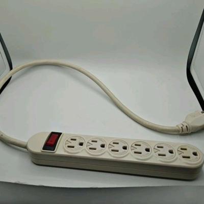 Belkin 6Outlet Power Strip with fivefoot cord White - Thumbnail 3
