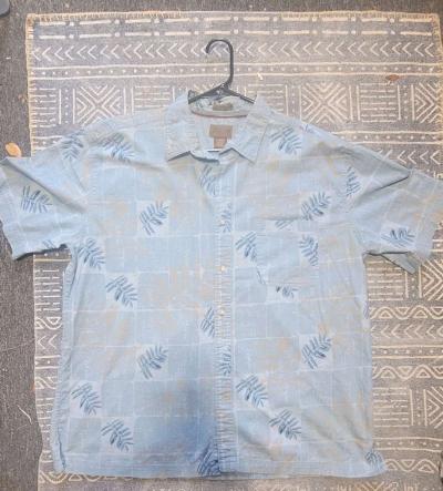 Mens Button up Size XL - Bridge City, Texas