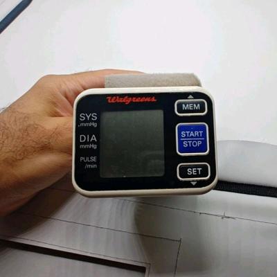 iHealth Neo Wireless Blood Pressure Monitor Grade C Conditio - Thumbnail 3