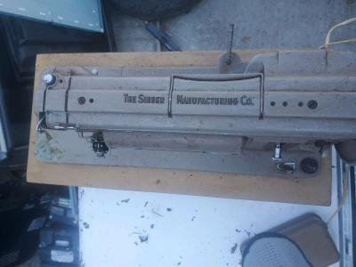 1950s singer sewing machine - Thumbnail 2