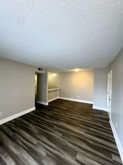 adorable 2bedrooms and 1bathroom - Thumbnail 4