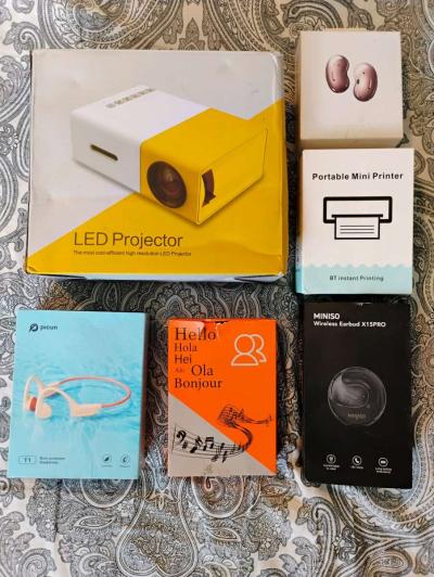 Small electronics unit six items included - Thumbnail 1