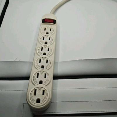 Belkin 6Outlet Power Strip with fivefoot cord White - Thumbnail 2