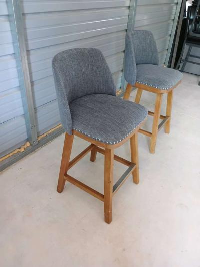 Julia Set of 2 Transitional Upholstered Counter Stools  Free - Thumbnail 3