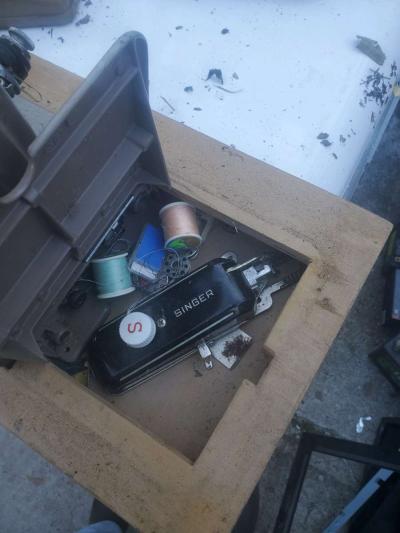 1950s singer sewing machine - Thumbnail 4