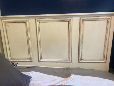 Distressed queen bed set - Thumbnail 1