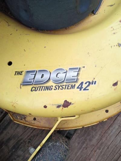 John Deere lawn tractor - Thumbnail 6