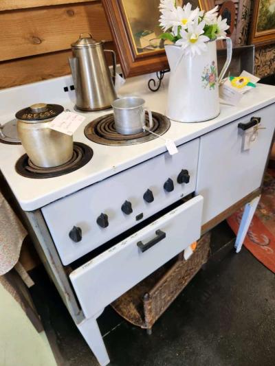 1930s 40s GE Hotpoint Electric Stove - Thumbnail 2