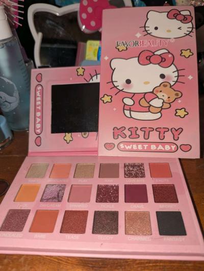 hello kitty 18 color eyeshadow palette with mirror - Peoria Heights, Illinois