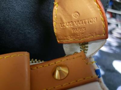 LV hand bag - Thumbnail 4