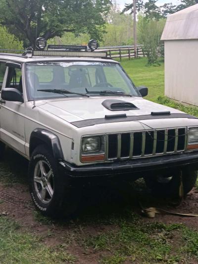 87 Jeep Cherokee - Thumbnail 2