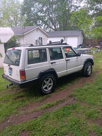 87 Jeep Cherokee - Thumbnail 4