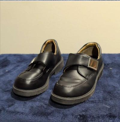 Boyss Black Leather Shoes size 9 - Thumbnail 3