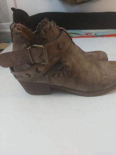 Rampage Criss Cross Strap Ankle Zip  Booties Size 7 - Thumbnail 4