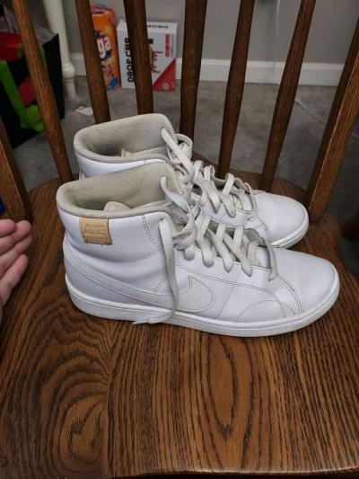 white Nike high tops  size 9 and a half - Thumbnail 2
