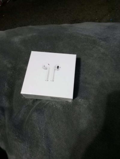 Airpod gen 2s - Thumbnail 2