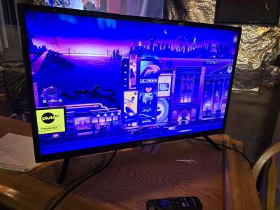 32 inch Westinghouse Roku TV - Thumbnail 2