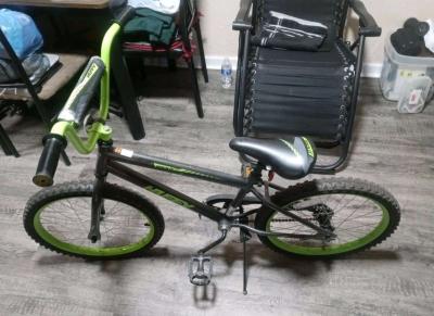HUFFY ROCK IT V20 BOYS BIKE LIME GREEN  BLACK BIKE LOT 2 - Thumbnail 6